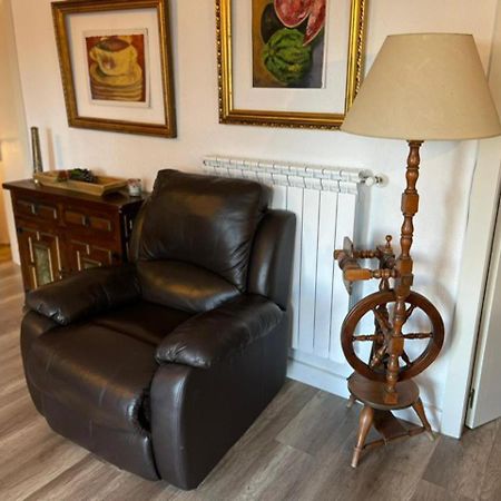 Aurora 2-Bed Cottage - Sleeps 4 - Montseny Park アルブシエス エクステリア 写真