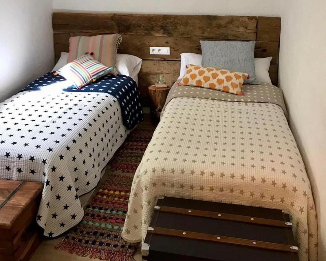 Aurora 2-Bed Cottage - Sleeps 4 - Montseny Park アルブシエス エクステリア 写真