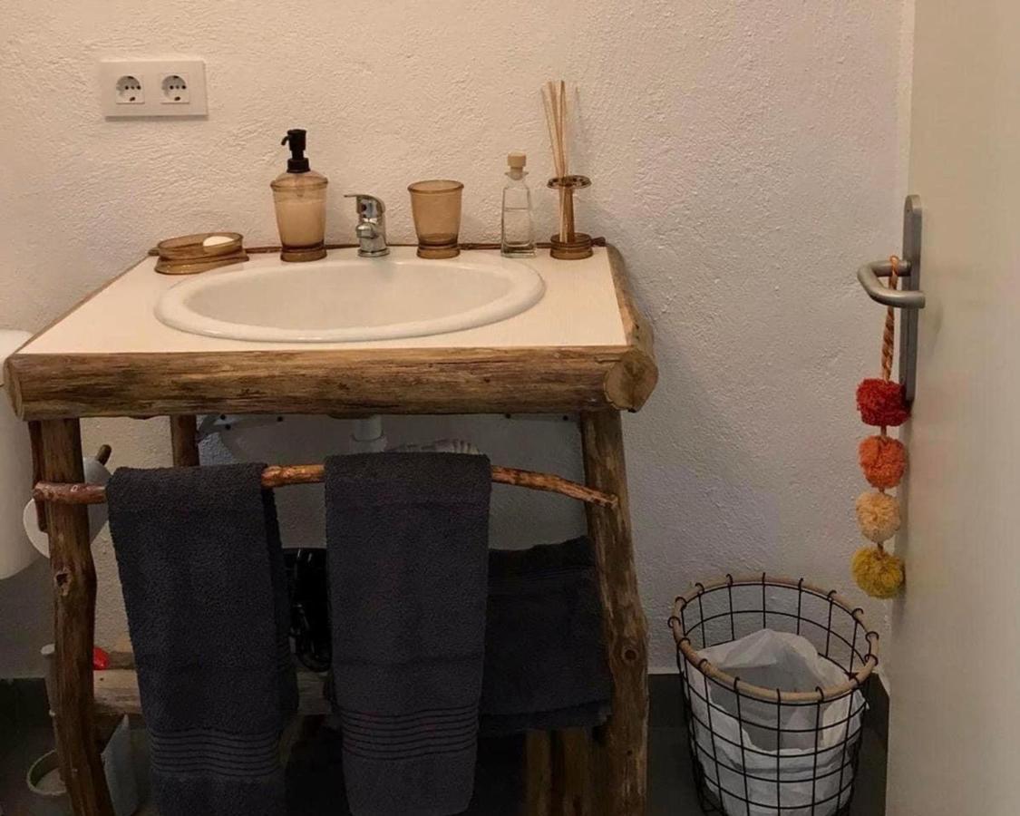 Aurora 2-Bed Cottage - Sleeps 4 - Montseny Park アルブシエス エクステリア 写真