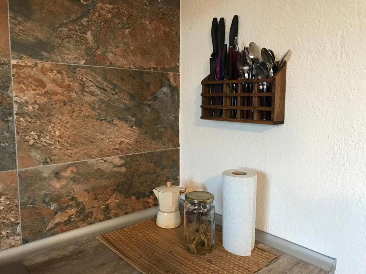 Aurora 2-Bed Cottage - Sleeps 4 - Montseny Park アルブシエス エクステリア 写真
