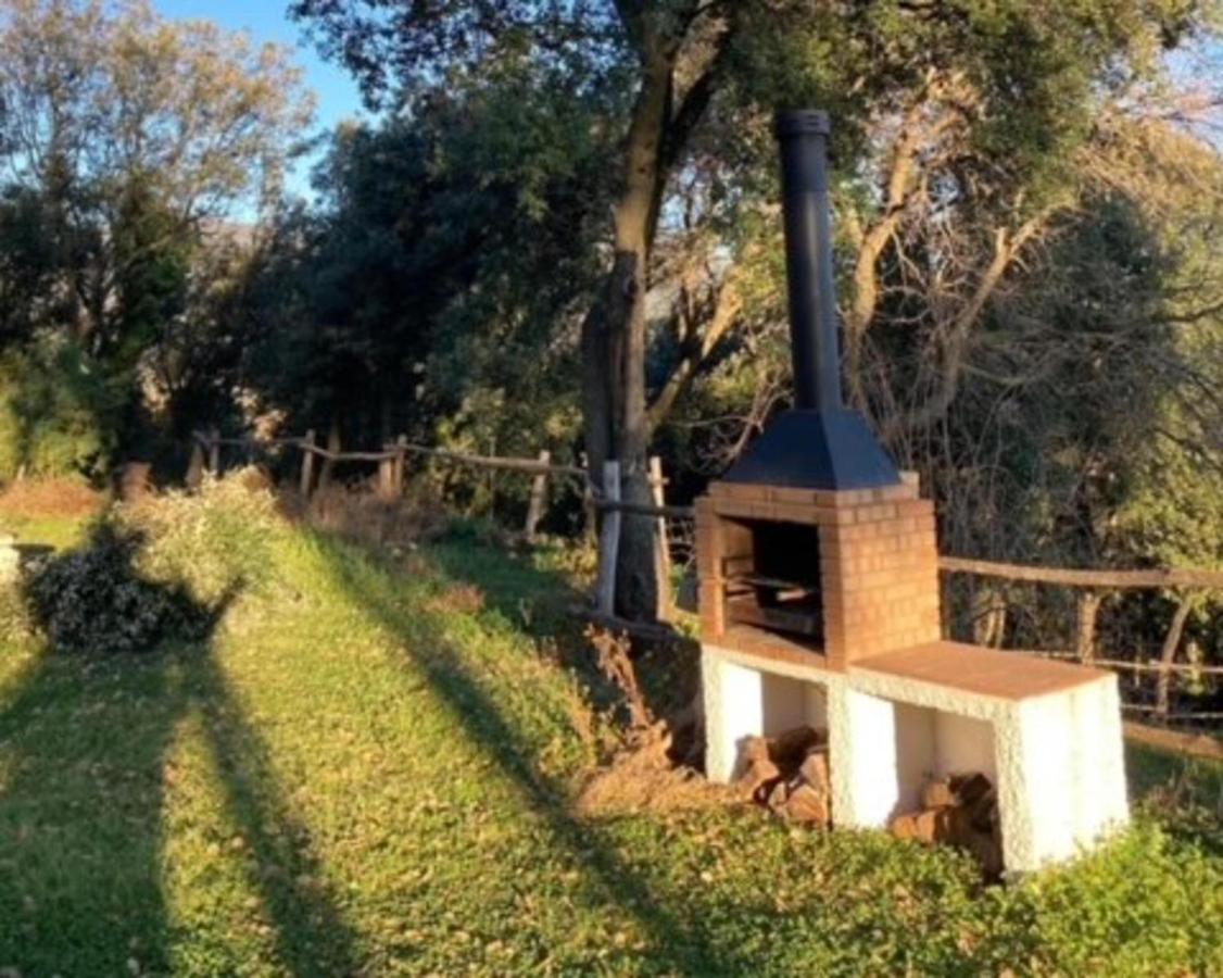 Aurora 2-Bed Cottage - Sleeps 4 - Montseny Park アルブシエス エクステリア 写真