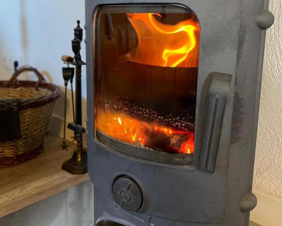 Aurora 2-Bed Cottage - Sleeps 4 - Montseny Park アルブシエス エクステリア 写真