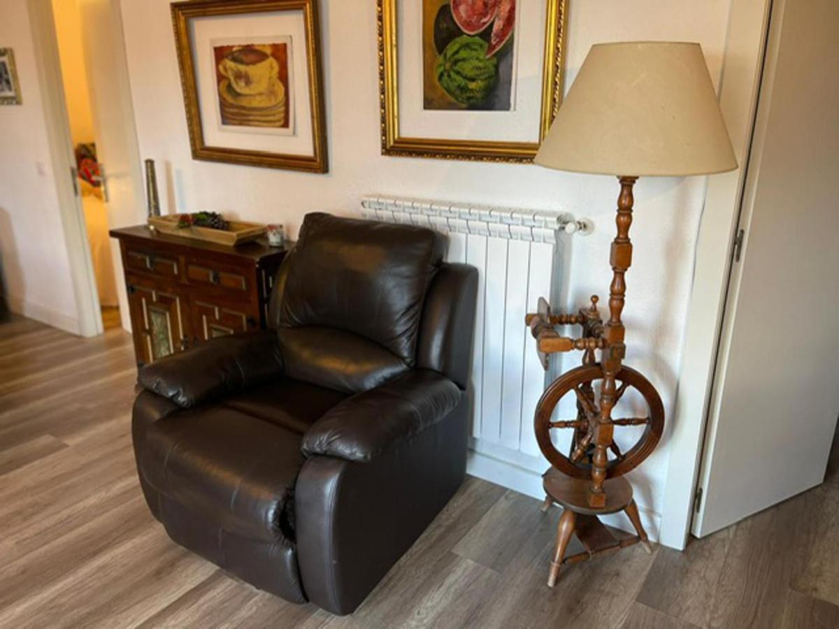 Aurora 2-Bed Cottage - Sleeps 4 - Montseny Park アルブシエス エクステリア 写真