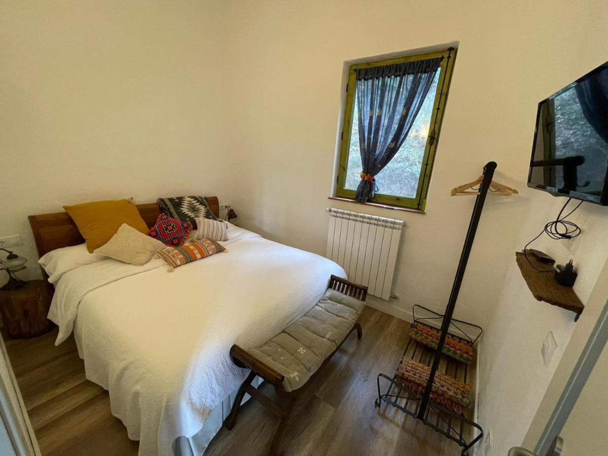 Aurora 2-Bed Cottage - Sleeps 4 - Montseny Park アルブシエス エクステリア 写真