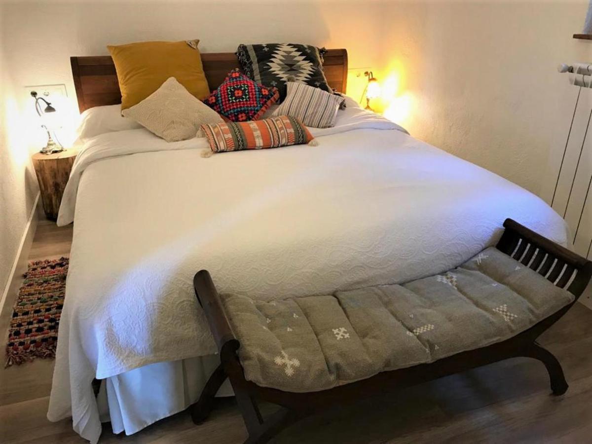 Aurora 2-Bed Cottage - Sleeps 4 - Montseny Park アルブシエス エクステリア 写真
