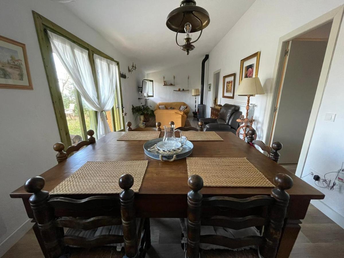 Aurora 2-Bed Cottage - Sleeps 4 - Montseny Park アルブシエス エクステリア 写真