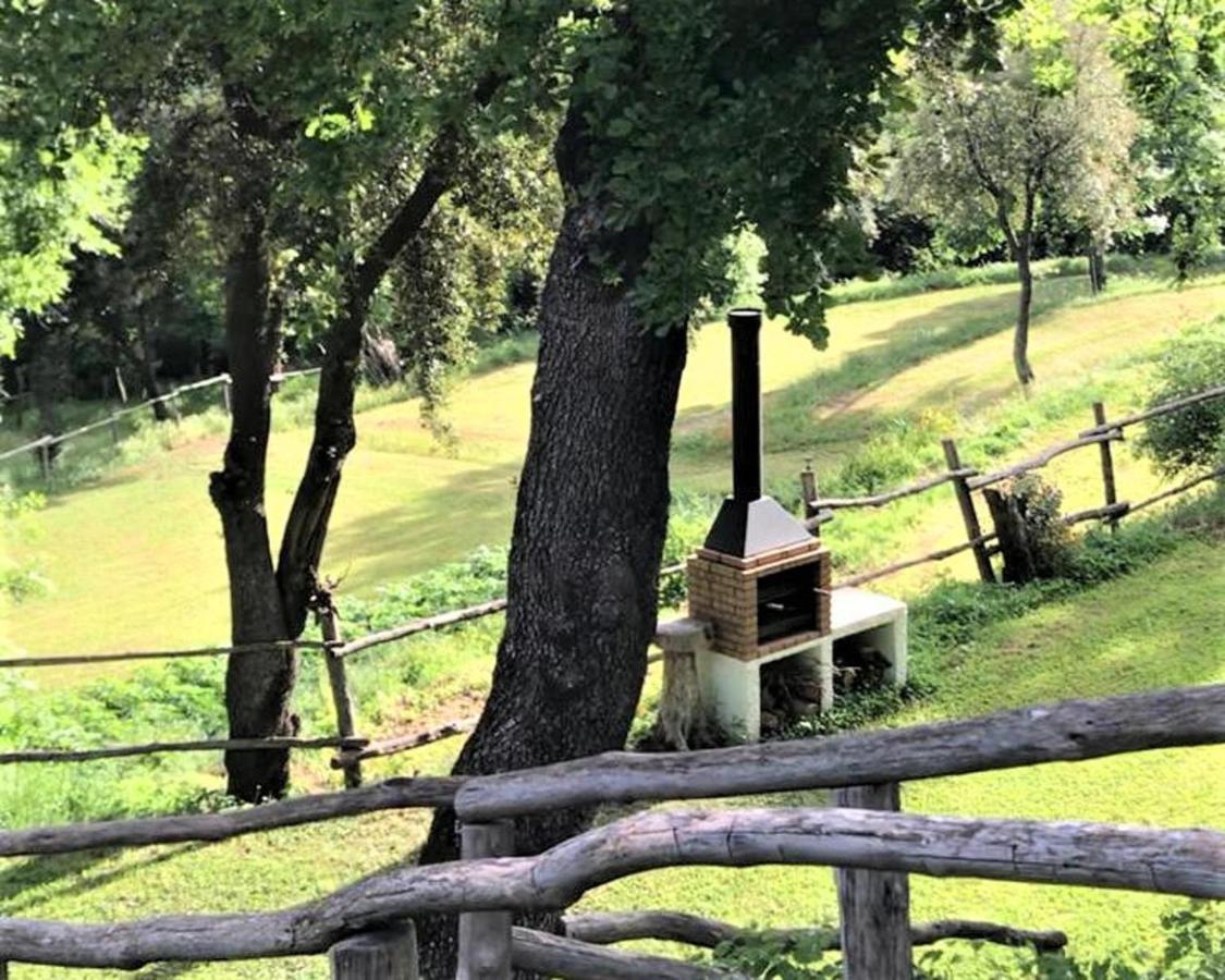 Aurora 2-Bed Cottage - Sleeps 4 - Montseny Park アルブシエス エクステリア 写真