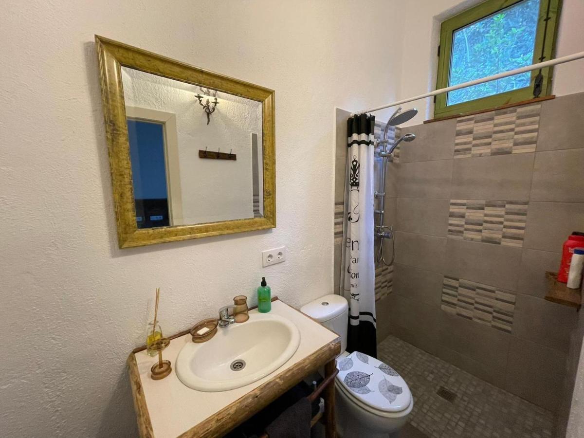 Aurora 2-Bed Cottage - Sleeps 4 - Montseny Park アルブシエス エクステリア 写真
