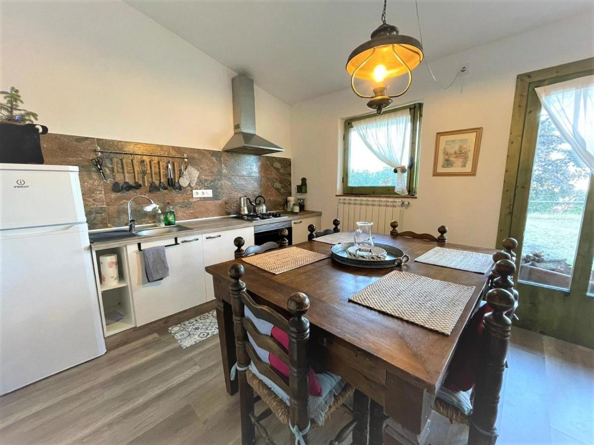 Aurora 2-Bed Cottage - Sleeps 4 - Montseny Park アルブシエス エクステリア 写真
